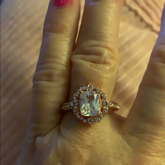 New Rose Gold Crystal Ring sizes 7, 8.5, 9.5 - Picture 2 of 3